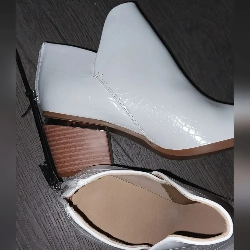 Elegant chunky heel bootie sz 8.5